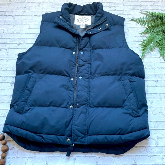 St. John's Bay Other - St John’s Bay Men’s Navy Blue Puffer Vest Medium Fall Winter Cozy Gorpcore Warm